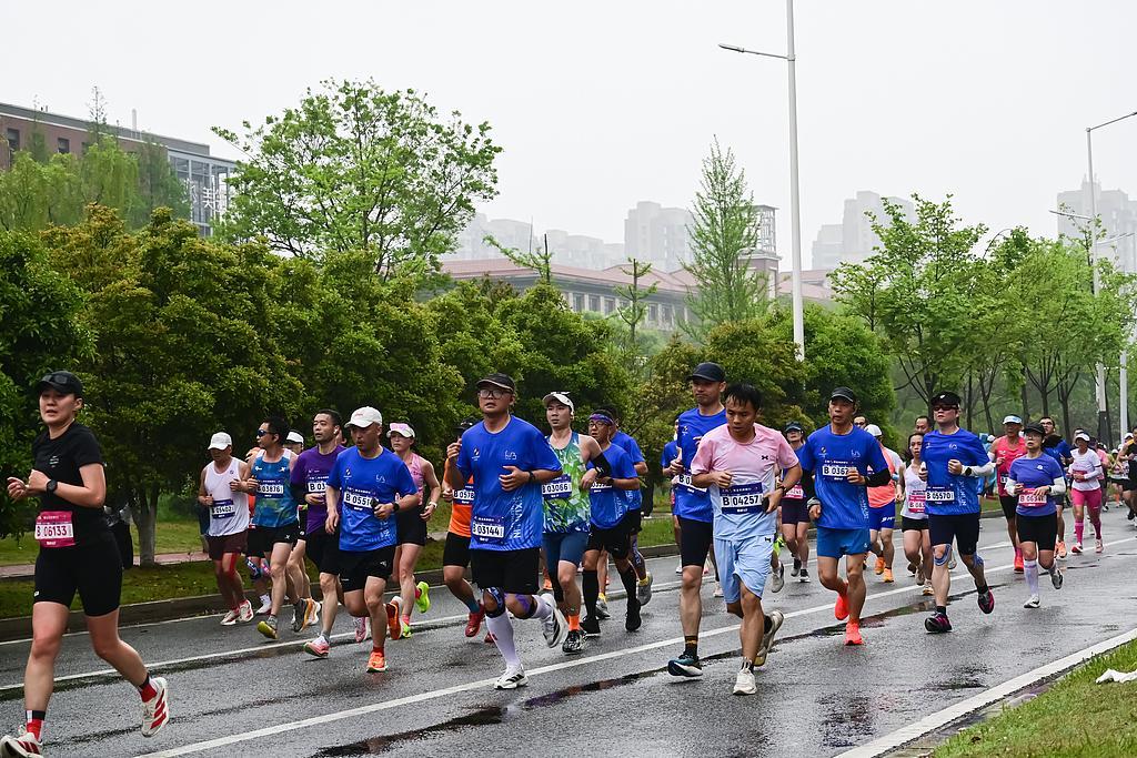 九游娱乐-跑马拉松买房最高补贴10万元！多地向马拉松参赛者提供购房优惠