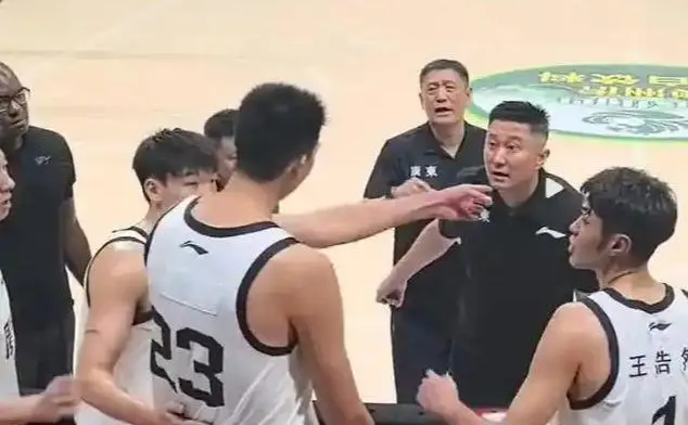 九游娱乐app下载-离开杜锋1年,徐昕斩获5项荣誉、3数据联盟前2!球迷:陈家政快走