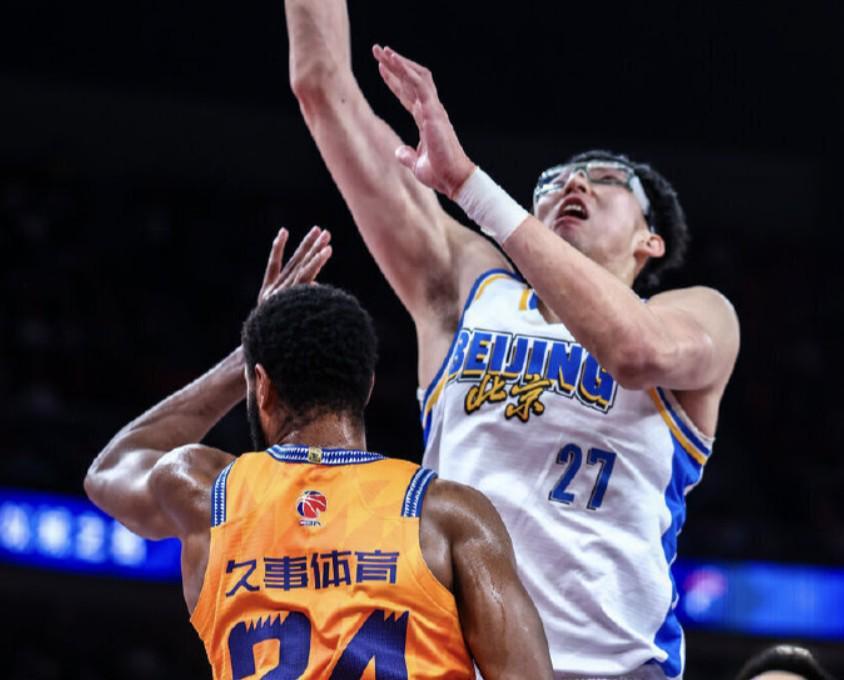 九游娱乐-周琦：面对上海最大的难点是限制古德温，他把球队串联得很好